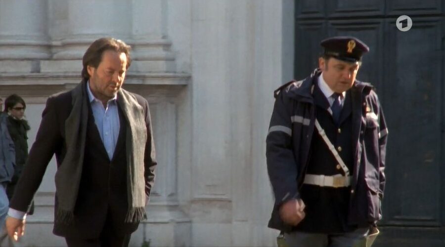 Venice: The Footsteps of Commissario Brunetti Walking Tour - Food scenes: where Brunetti eats, drinks, and reads the world