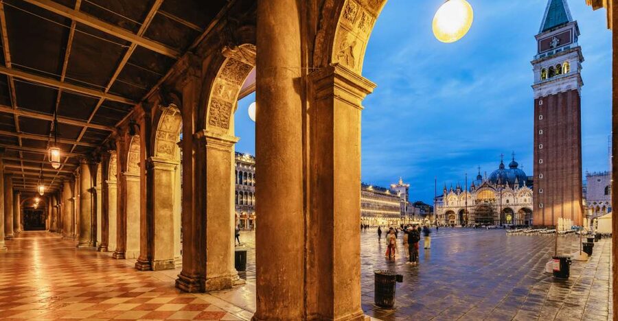 Venice: The Ghost & Legends Walking Tour - Why a Venice ghost tour makes sense only at night