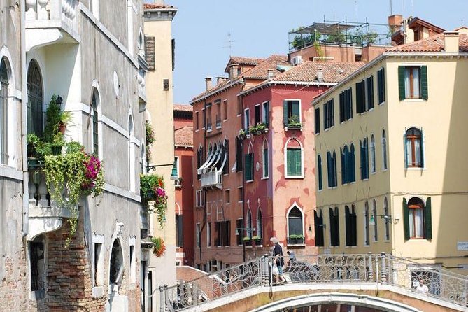 Venice Walking Tour and Gondola Ride - Guide Quality: Why Names Like Nadia, Elena, Christina, and Stefano Matter