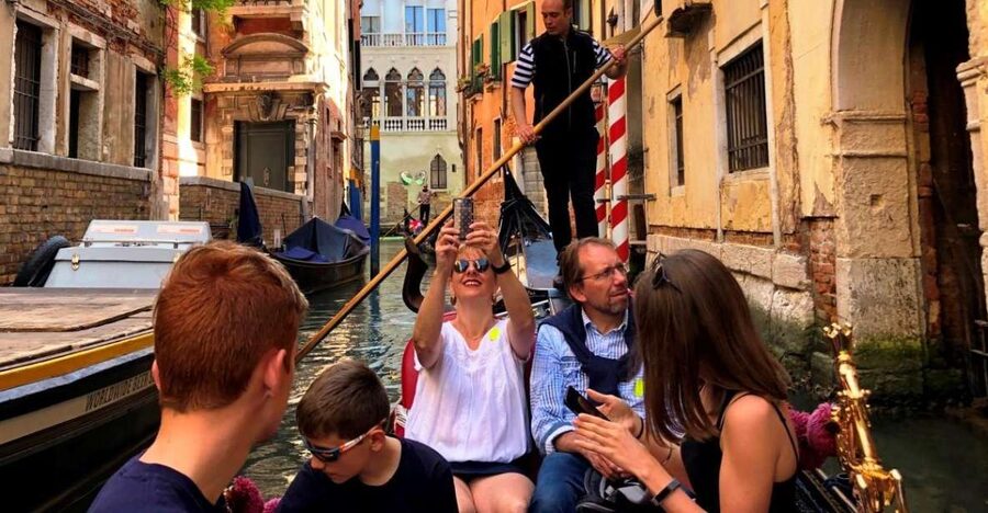 Venice Walking Tour and Gondola Ride Combo - The 1.5-hour walk: St Mark’s façades, Campo streets, and the Rialto approach