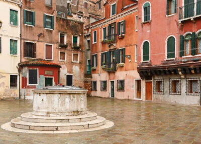Venice: Winter Walking Tour & Romantic Gondola Ride Upgrade - Saint Mark’s area: calli, campi, and the guide’s story thread