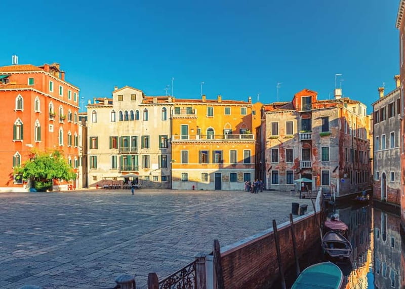 Venice: Winter Walking Tour & Romantic Gondola Ride Upgrade - Rialto Bridge: the view is the reward, trade is the meaning