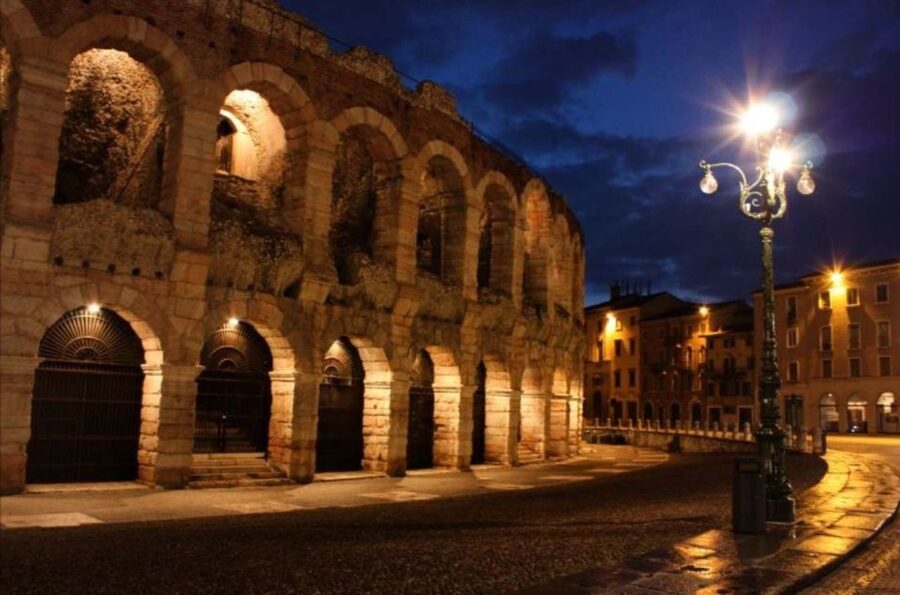 Verona: 3-Hour Guided Walking Tour - Piazzas and palaces: how the guide helps you read the city layout