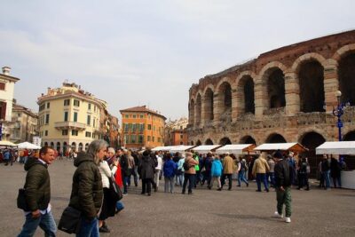 Verona City Sightseeing Walking Tour of Must-See Sites with Local Guide - Piazza Bra and the Arena area: where the walk starts with power