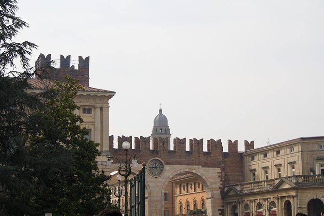 Verona City Sightseeing Walking Tour of Must-See Sites with Local Guide - The Romeo and Juliet balcony moment: pop-culture, explained locally