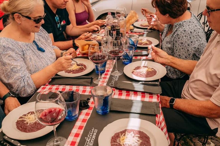 Verona: Food and Wine Tasting Walking Tour - Getting oriented at Porta Borsari (and why the meeting spot matters)