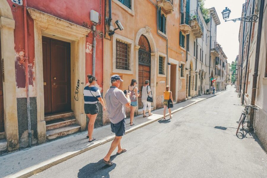 Verona: Food and Wine Tasting Walking Tour - The meatball moment: osteria comfort food, done the old way