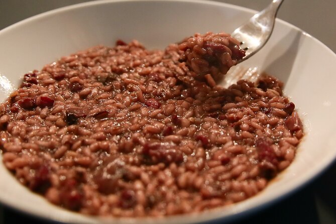 Verona Full Meal & Wine Tasting Walking Tour by Do Eat Better - Via Duomo and handmade pasta: the classic Veronese move