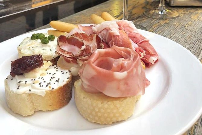 Verona Full Meal & Wine Tasting Walking Tour by Do Eat Better - Guides, pacing, and group size up to 12