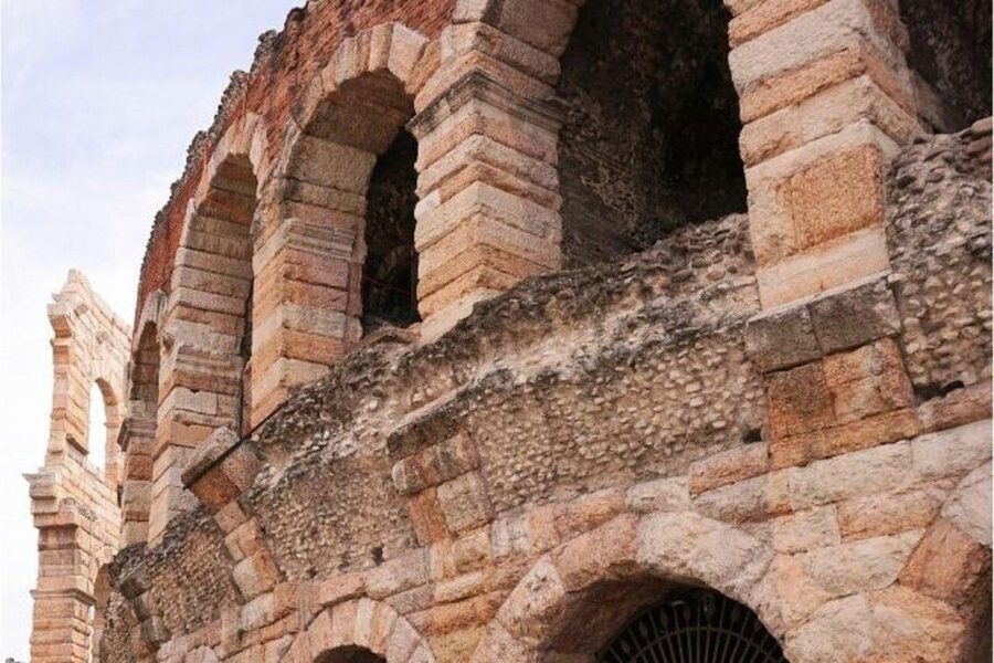 Verona: Highlights and Hidden Gems Walking Tour - Piazza Bra to Verona Arena: the easiest way to start strong