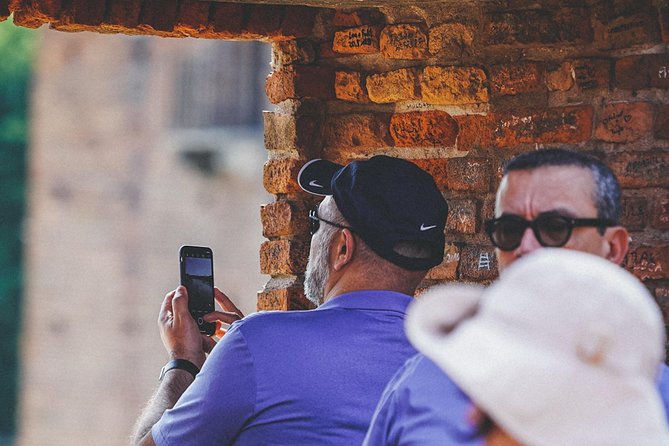 Verona Highlights Walking Tour in Small-group - Juliet’s House courtyard plus Romeo’s house exterior: legend, access, and what you’ll actually see