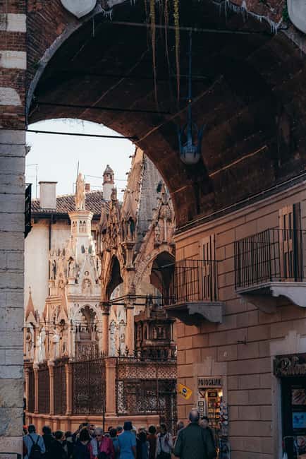 Verona: Highlights Walking Tour with Arena Priority Access - Piazza Erbe and Piazza dei Signori: the city’s political and social heartbeat