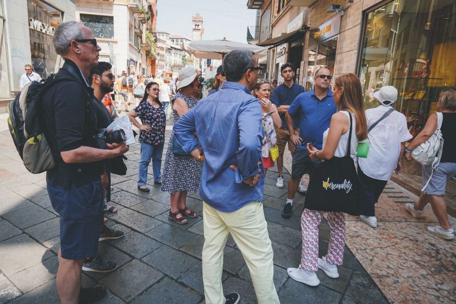 Verona: Highlights Walking Tour with Arena Priority Access - Arche Scaligere: where Verona’s power shows up in stone