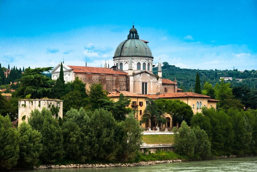Verona: Private Walking Tour with a Local - Food, gelato, and shopping tips you can use after the walk