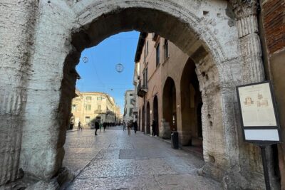 Verona Small Group Walking Tour with Cable Car and Arena Tickets - Arena di Verona: what you’ll see and why reserved time helps