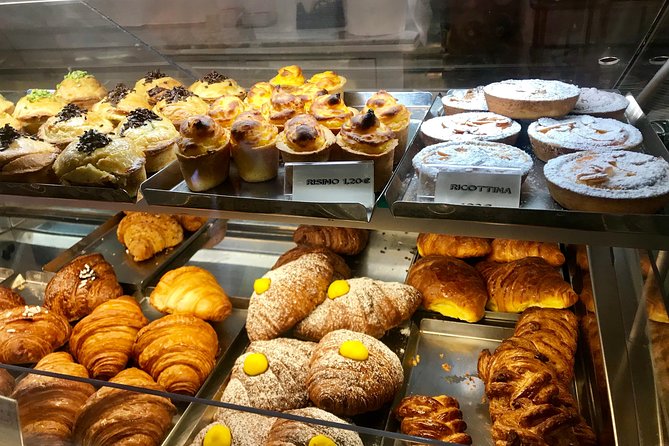 Verona walking tour:food, wine, legends, lunch/dinner & cable car - Piazza Bra start: pastries, fornaio history, back streets, and a Juliet balcony photo