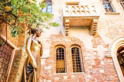 Verona Walking Tour with Audio and Written Guide by a Local - Castelvecchio Bridge: Your First Real Taste of Verona