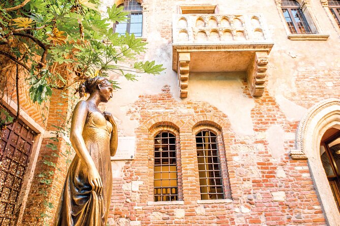 Verona Walking Tour with Audio and Written Guide by a Local - Castelvecchio Bridge: Your First Real Taste of Verona