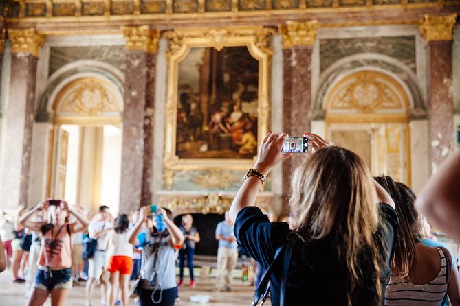 Versailles Château and Gardens Walking Tour from Paris by Train - Photo stops on the grounds: Tapis Vert and the Grand Canal