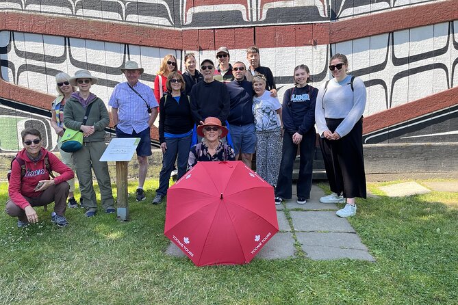 Victoria City Highlights 3 Hour Walking Tour | Grauity-Based - Thunderbird Park: Indigenous learning with a pause you’ll remember