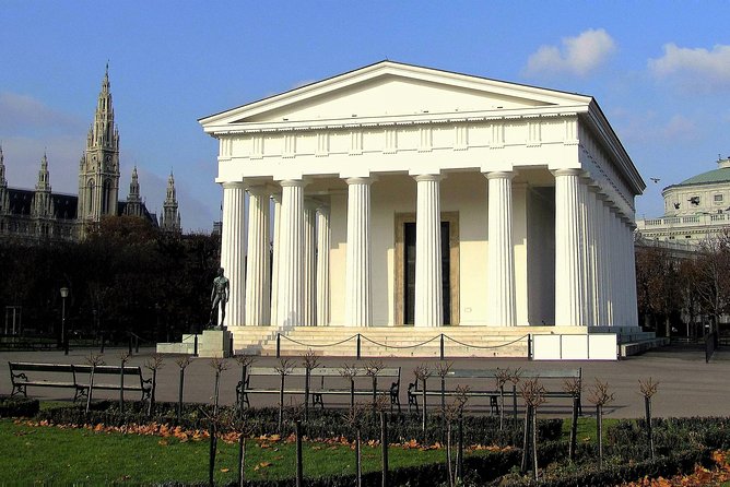 Vienna at First Glance a Private Walking Tour for First Timers - How the tour’s pace and guidance feel in real life