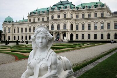 Vienna at First Glance a Private Walking Tour for First Timers - The public transport angle: you’ll come away more independent