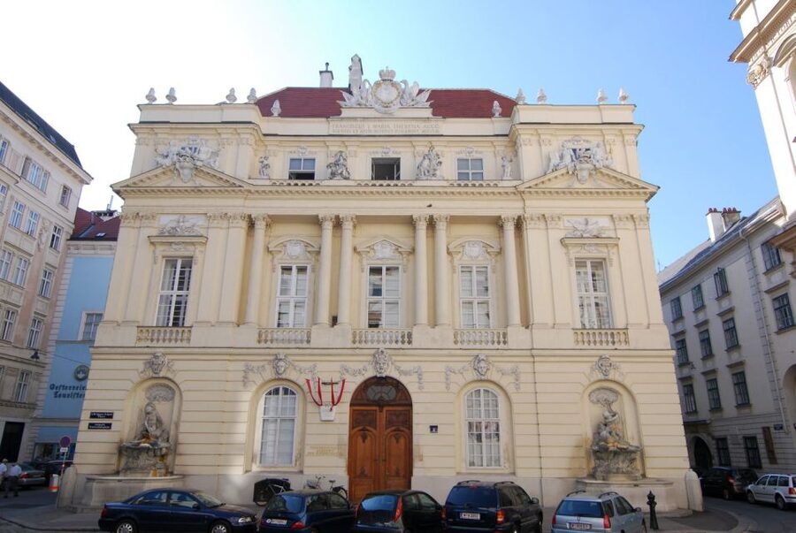 Vienna: Courtyards & Hidden Places Walking Tour - Why This 2-Hour Courtyards Tour Feels Efficient