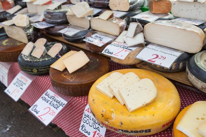 Vienna for Food Lovers: Cafés, Markets & Austrian Cuisine - Getting around Vienna like a local: public transport done the easy way