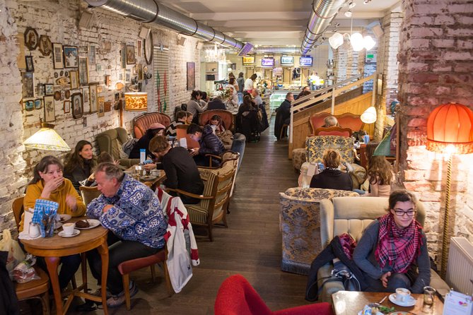 Vienna for Food Lovers: Cafés, Markets & Austrian Cuisine - Reumannplatz and Groissböck: coffee plus the kind of sweet you remember