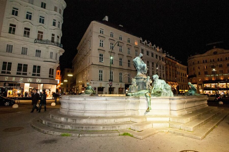 Vienna: Ghosts and Legends Guided Nighttime Walking Tour - Neuer Markt and the eerie market-street feel: why crowds don’t stop fear
