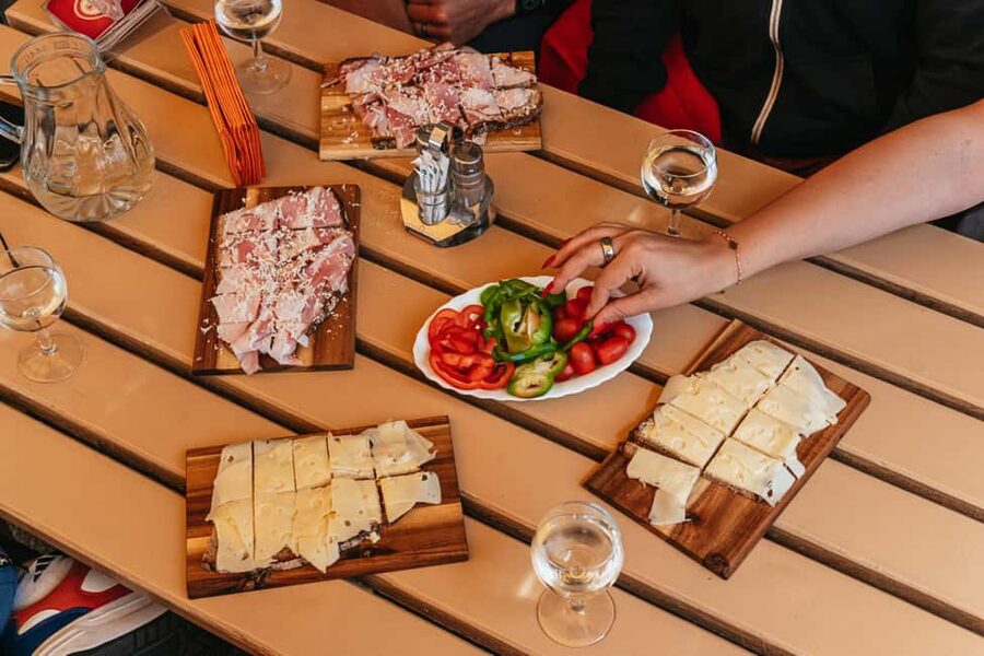 Vienna: Guided Foodie Walking Tour with Tastings and Coffee - Naschmarkt: street food, sausages, and the coffee-after effect