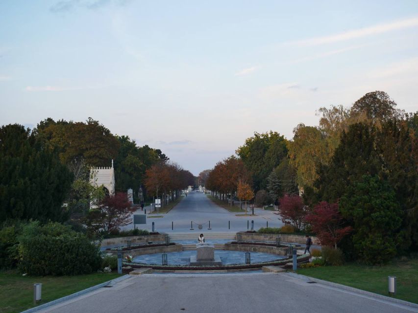 Vienna: Guided Walking Tour of the Central Cemetery - Meeting at Tor 2 and getting oriented fast