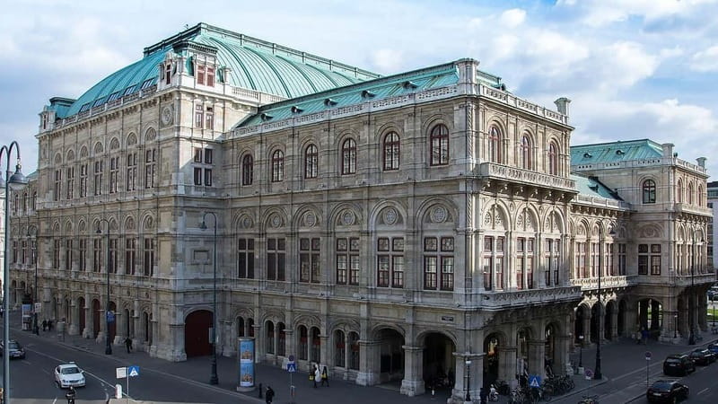 Vienna: Small Group Guided Walking Tour of City Highlights - How the “Stories” Actually Help You Sightsee Better