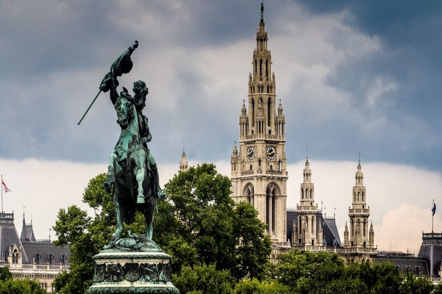 Vienna: World War II Historical Walking Tour - Bombs over Vienna: the scale that changes the way you see the streets