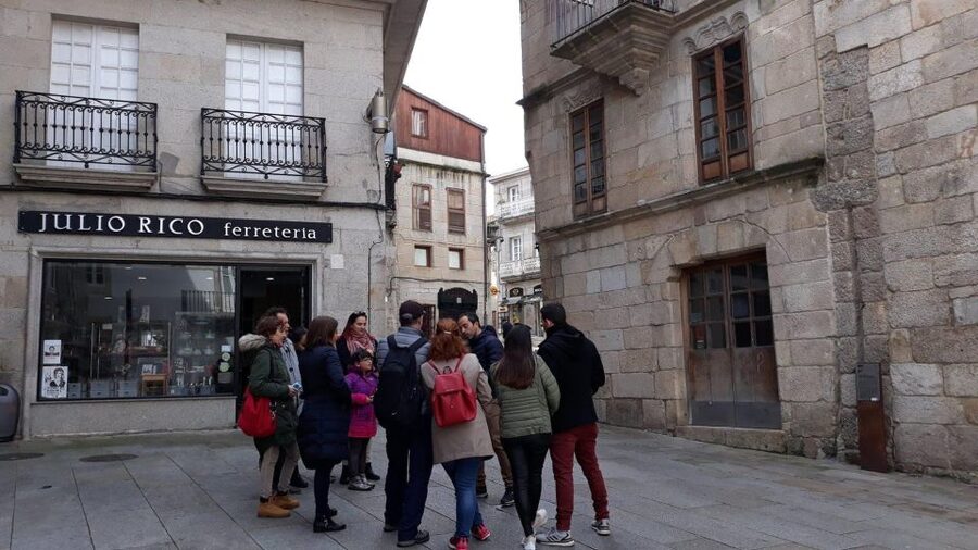 Vigo: Walking Tour with local History & Culture - Finding Your Group: Porta do Sol and the O Sireno start
