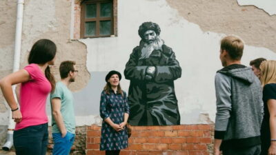 Vilnius: 2.5-Hour Jewish Quarter Walking Tour - Narrow, winding lanes and Litvak life before World War II