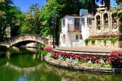 Walking Tour Along the San Antonio Riverwalk And Around Downtown - Meeting Point on East Houston and How the Route Ends