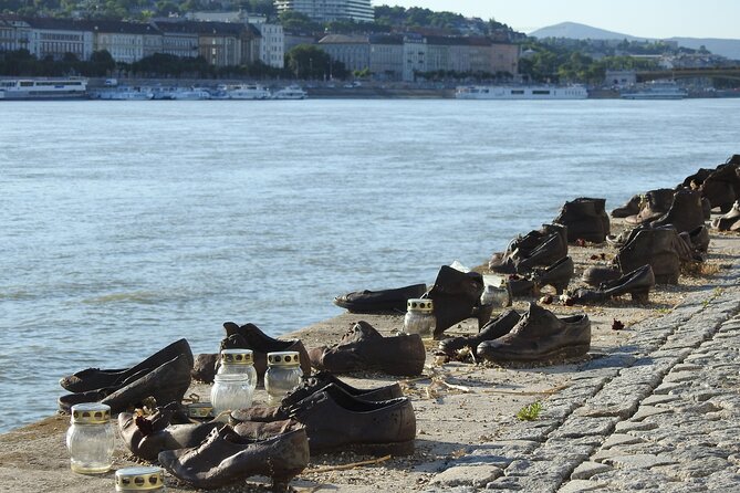 Walking Tour Budapest incl. the Shoes on the Danube Bank - Széchenyi Chain Bridge and Erzsébet tér: finishing in the heart of the city