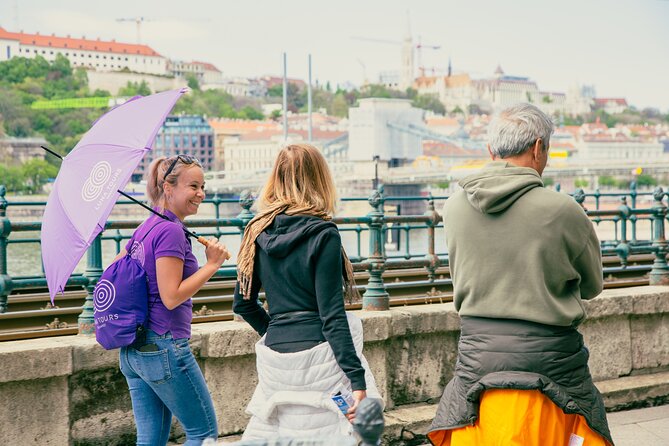 Walking Tour Budapest incl. the Shoes on the Danube Bank - Guides matter: what the best departures do with stories and photos