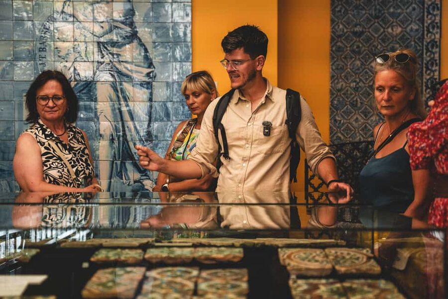 Walking tour discover Porto's center in German (max. 12 pax) - Choosing the Right Start: Almeida Garrett or the Grande Guerra monument