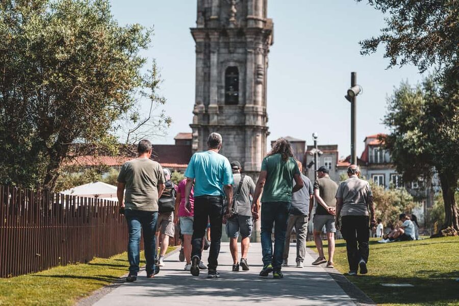 Walking tour discover Porto's center in German (max. 12 pax) - Porto City Hall and the route into the upper center
