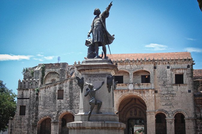 Walking Tour from Santo Domingo City - La Atarazana: a Dominican meal stop with la bandera dominicana