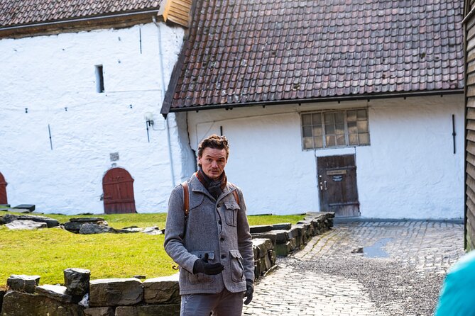 Walking Tour in Bergen of the Past and Present - Fjellsiden hill walk from Steinkjellerbakken: wooden houses and real-life details