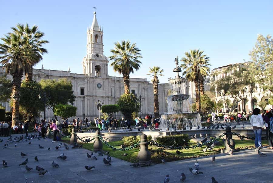 Walking tour in the Historic Center of Arequipa - Finding Santa Catalina 204 and getting oriented fast