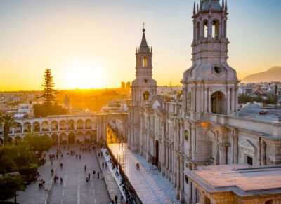 Walking tour in the Historic Center of Arequipa - Plaza de Armas: arches, portals, and the story behind the center