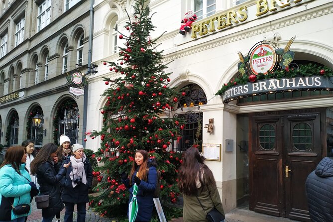 Walking tour of Cologne: The essential and unmissable - Stop 2: Heinzelmaennchenbrunnen and the pixies of Cologne