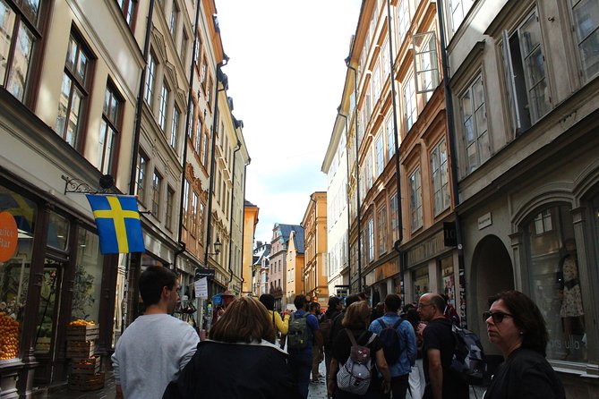 Walking Tour of Stockholm Old Town - Järnpojke: Stockholm’s tiny statue that gets a lot of attention