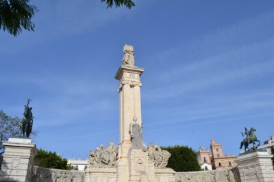 Walking Tour through Cádiz: Stories from the hand of a local guide - Plaza de España and the Spanish Steps: where to start so everything clicks
