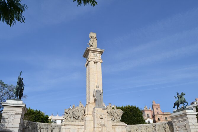 Walking Tour through Cádiz: Stories from the hand of a local guide - Plaza de España and the Spanish Steps: where to start so everything clicks