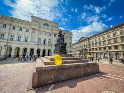 Warsaw: Old Town Highlights Walking Tour in English - Walking the Royal Route: sights that explain why Warsaw matters
